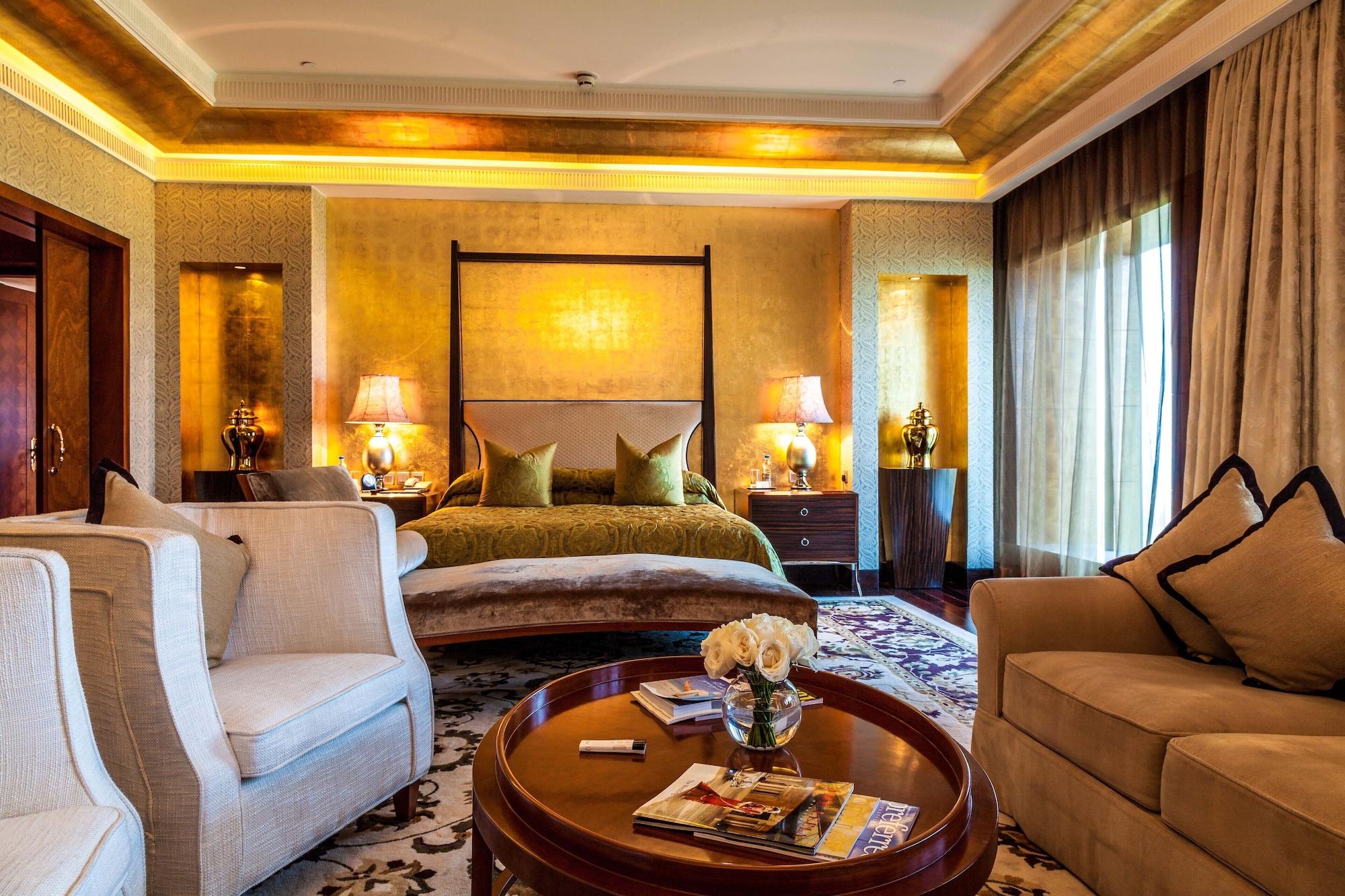 فندق وريزدنس ذا ليلا أمبيانس جوروجرام غورغاون المظهر الخارجي الصورة A suite at the Taj Mahal Palace