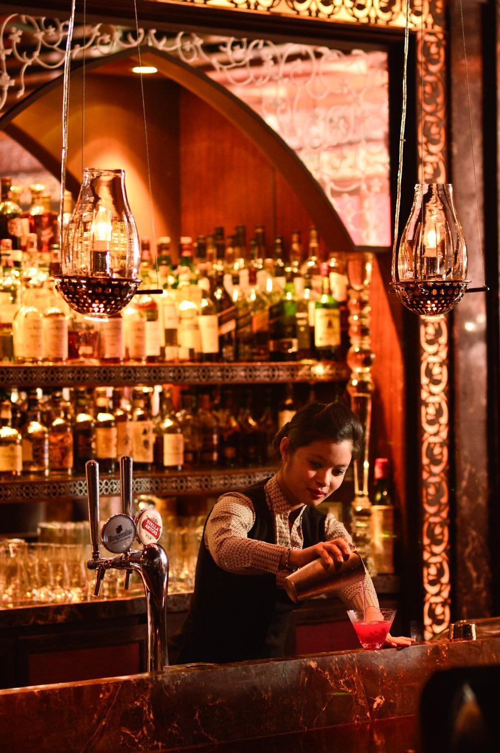 فندق وريزدنس ذا ليلا أمبيانس جوروجرام غورغاون المظهر الخارجي الصورة The bar at the Monkey Bar