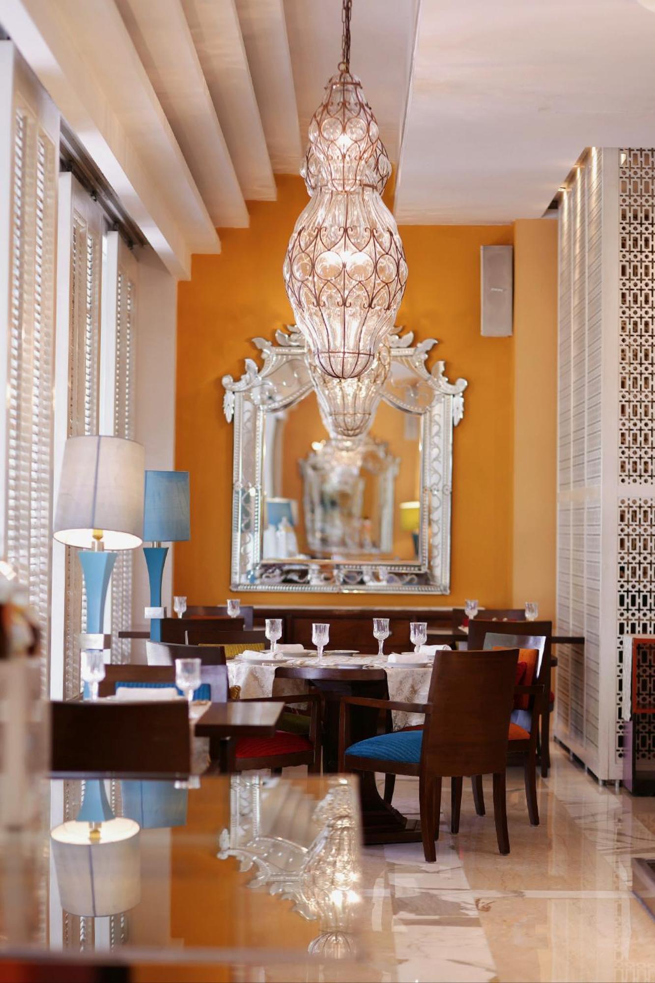 فندق وريزدنس ذا ليلا أمبيانس جوروجرام غورغاون المظهر الخارجي الصورة The restaurant