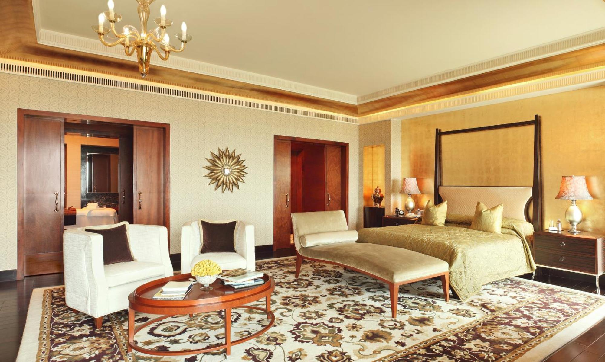 فندق وريزدنس ذا ليلا أمبيانس جوروجرام غورغاون المظهر الخارجي الصورة A bedroom at the Taj Mahal Palace