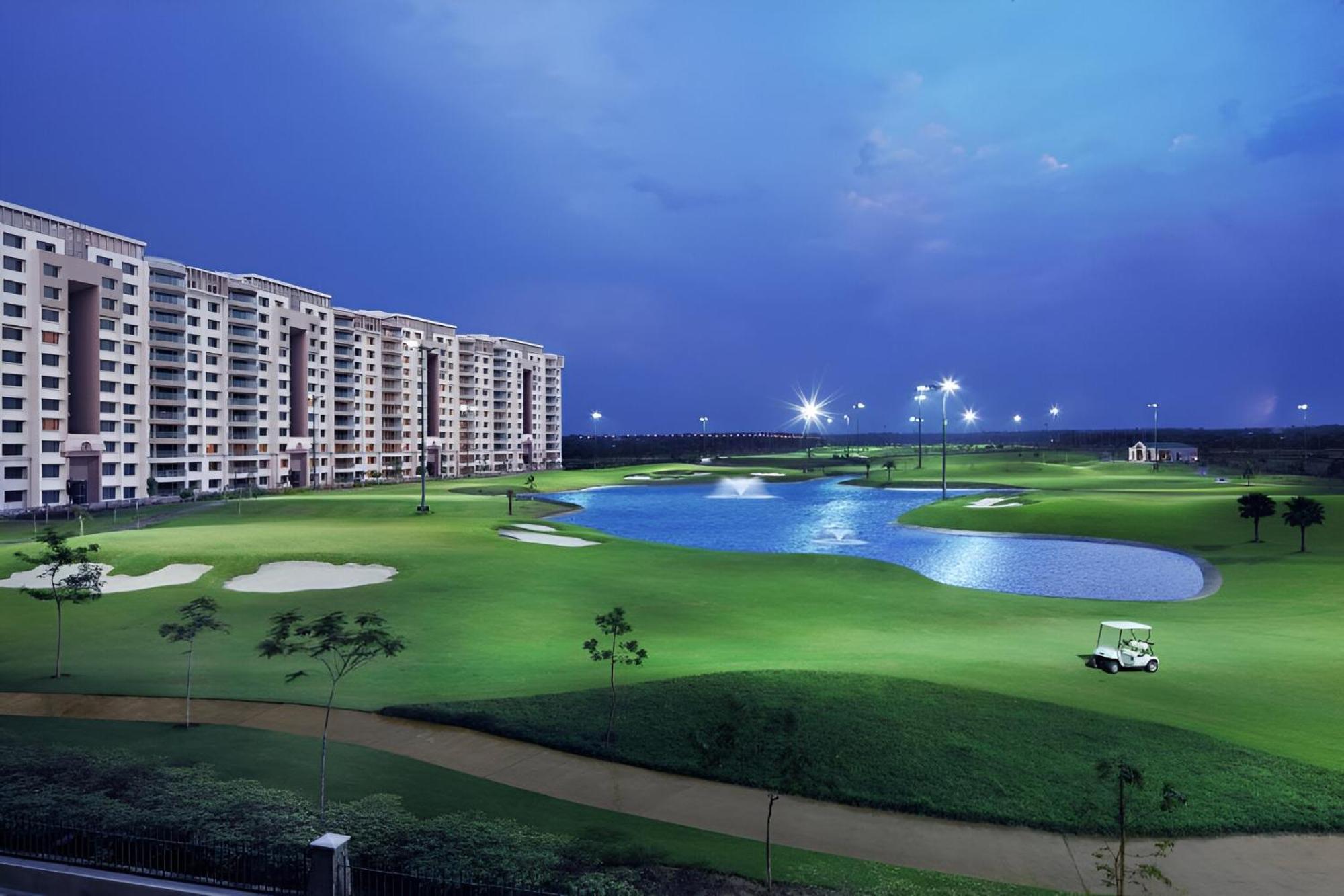 فندق وريزدنس ذا ليلا أمبيانس جوروجرام غورغاون المظهر الخارجي الصورة Golf Course at the City of Dreams Manila