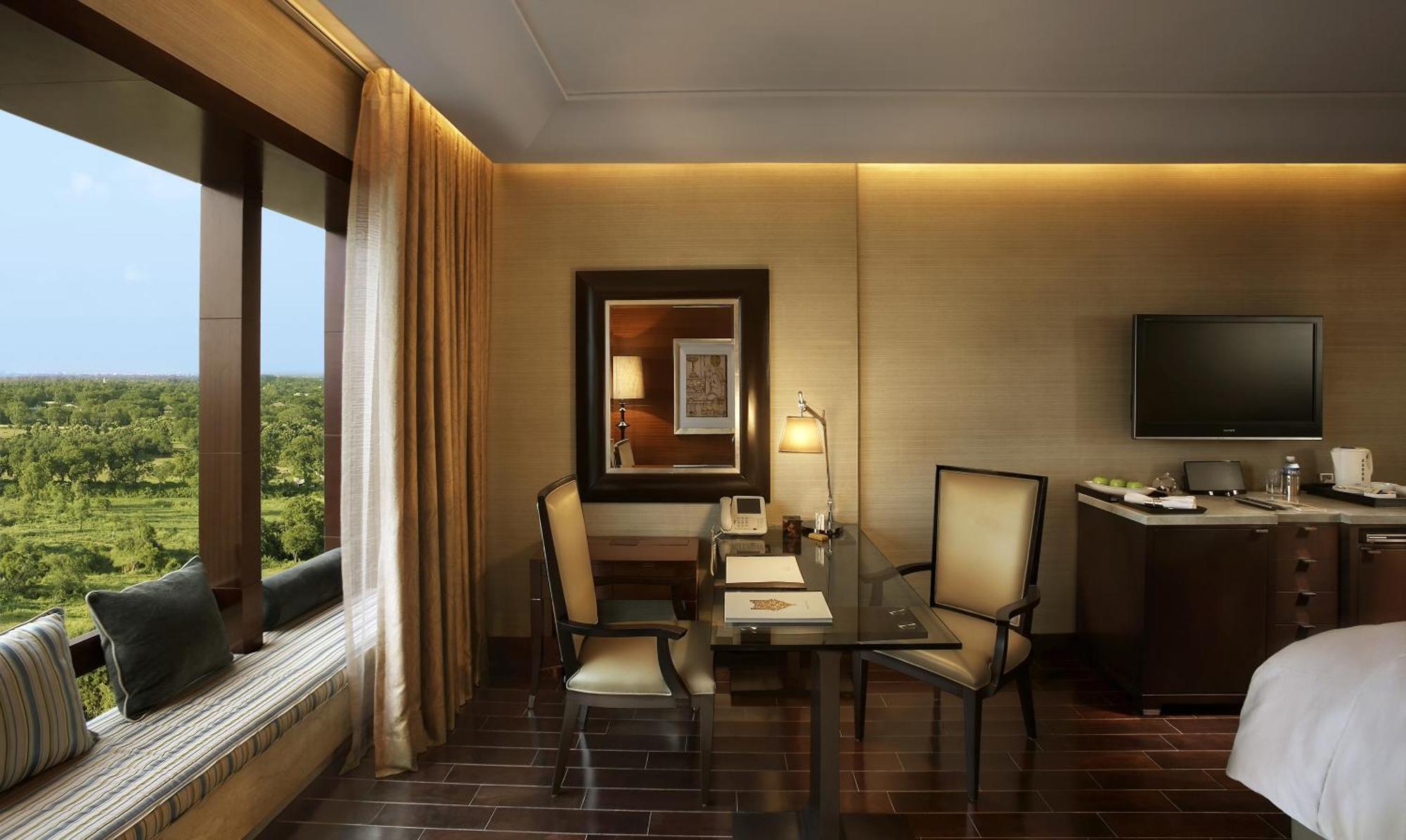 فندق وريزدنس ذا ليلا أمبيانس جوروجرام غورغاون المظهر الخارجي الصورة A room at the Taj Bengal